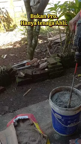 Cara kerja pemasangan lantai granit yang praktis dan efisien.#kulibangunan #tukangspesialisgranitmalang #carapasanggranit #tukangbangunan #tukanggranit #rumahidaman #tekniksipil #rumahidaman 