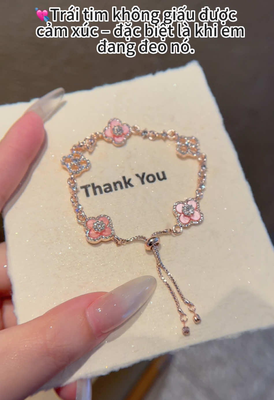😉Trái tim đã lộ rồi, còn cần gì nữa đâu… chiếc dây chuyền chỉ là 'bằng chứng' thôi!#xuhuong#xuhuongtiktok#thinhhanh#trangsuc#vongtay #C#Classyirl