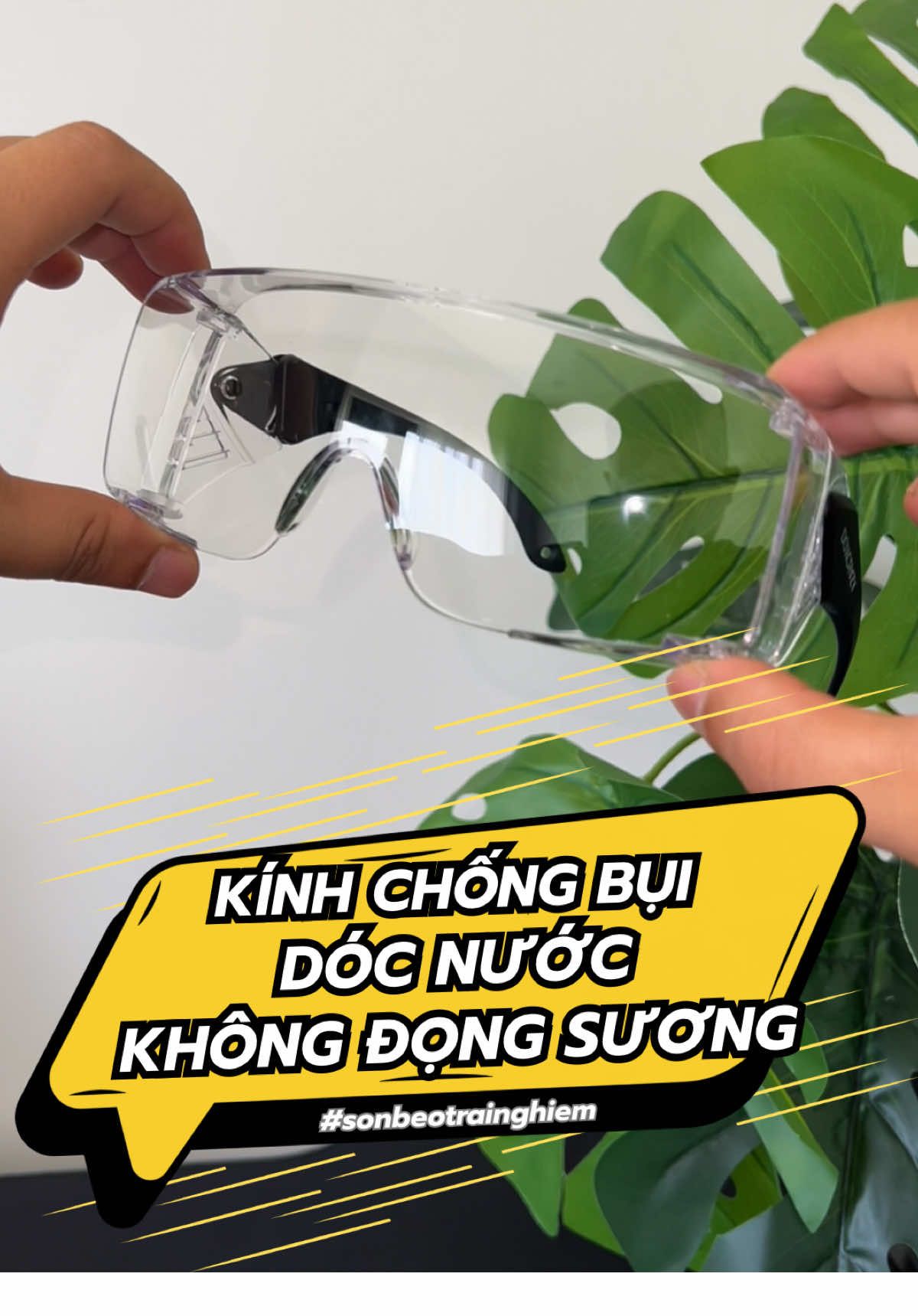 Kính chống bụi này có cơ chế tản nước bề mặt và không đọng hơi nước, hơi sương. To bản nên đeo được kính cận bên trong. #sonbeotrainghiem #kinhchongbui 