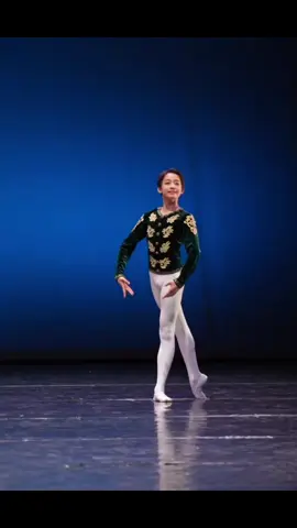 Chinese ballet boys stage show #ballet #tights #flexibility #asianboy #balletdancer 