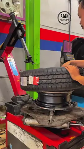 195/75R14 MICHELIN XCD cocok untuk mobil PICKUP dengan muatan barang 3TON 😍🥳 pemasangan di MITSUBISHI L300 . .  terimakasih atas kepercayaannya kepada AMS BAN SOLO, berkah selalu 😍🙏🏻 . . . . #banmurahsolo #tokobansolo #soloinfo #banmurah #infosolo #tokoban #l300_pickup #michelin 