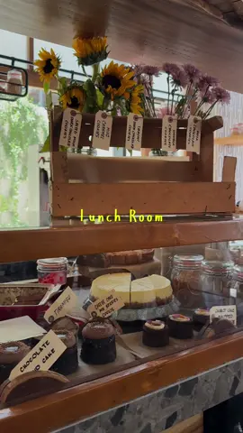 Soft morning vibes ✨ Fresh juice in hand, delicious breakfast on the table and warm morning light filling the space with calm. #SoftAesthetic #MorningVibes #foryou #viral #صباحيات #فطور_صباحي #الرياض  #تريند_الرياض   #foryoupage #fyp #تيك_توك_السعودية #foryou #explor #weekend #breakfast #lunchroom #brunch 