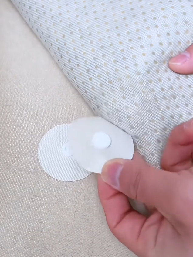 lại bảo k tiện đi .Miếng dán cố định góc cạnh đa năng tiện lợi giá lại hạt rẻ#giadungthongminh360 #miếngdan #giadungtienich #giadungthongminh #xuhuong #xuhuongtiktok #trending 