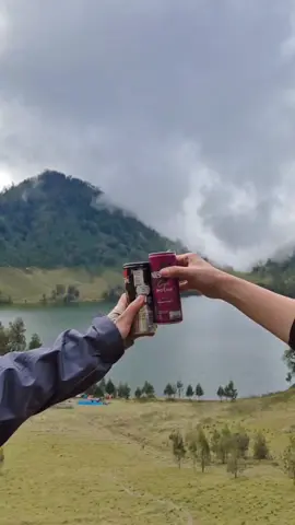 Ranukumbolo dan coffee ⛰️  📍Ranukumbolo, Semeru #ranukumbolo #ranukumbolosemeru #gunungsemeru #semeru #semerulumajang #lumajang #ranupani #pendakigunung #foryou 