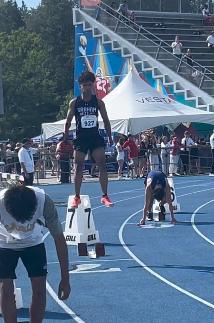 Had to slow down🥱 .@Israel muteba  . . . Handoff was lowk chills, just went to late😭 #Track #highschooltrack  #fyp #fypシ゚ #relay #blockstart #4x1 #vert #vertical #provincial #trackandfield 