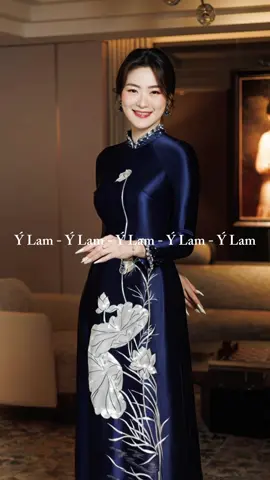 Một lần mặc đẹp, không phải để phô trương… Mà là để ghi lại khoảnh khắc mẹ thật rạng ngời bên con #aodai #aodaivietnam #aodaitrungnien #xuhuong #aodaitruyenthong #xuhuongtiktok #aodaibasui #aodaime #aodaiylam #aodaicuoi #aodaithietke 