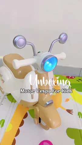 Lawa sgt kan vespa budak ni warna beige nampak aesthetic gituwww 🤩 Terkejut jugak tgk harga diaa 🫣 murah betul ! nak pasang pun senang je . Boleh dijadikan hadiah untuk anak jugak tau confirm anak happy 😍🙈 #scooteranak #motorvespabudak #scooterkids #vespabudak #babyscooter  #kidstoy #kidsscooter #motorvespa #motorforkids 