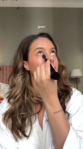 Wearing Stockholm in Stockholm @MERIT Beauty serum & blush @Ultra Violette Australian SPF tinted sunscreen @Hourglass Cosmetics pressed powder & palette @Tower 28 Beauty lip liner @makeupbymario lip balm