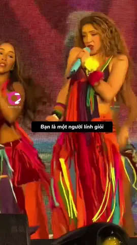 WAKAWAKA 🍀 #vietsub #usukmusic #wakawaka #hoctienganhonline #tienganhchomoinguoi #hoctienganhquabaihat #carolinelediary #carolinele