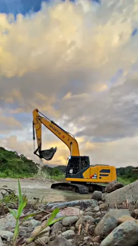 #CapCut kita santai bersama shantui 😂😂#bugispinrang #operatorexcavator #anakrantau 