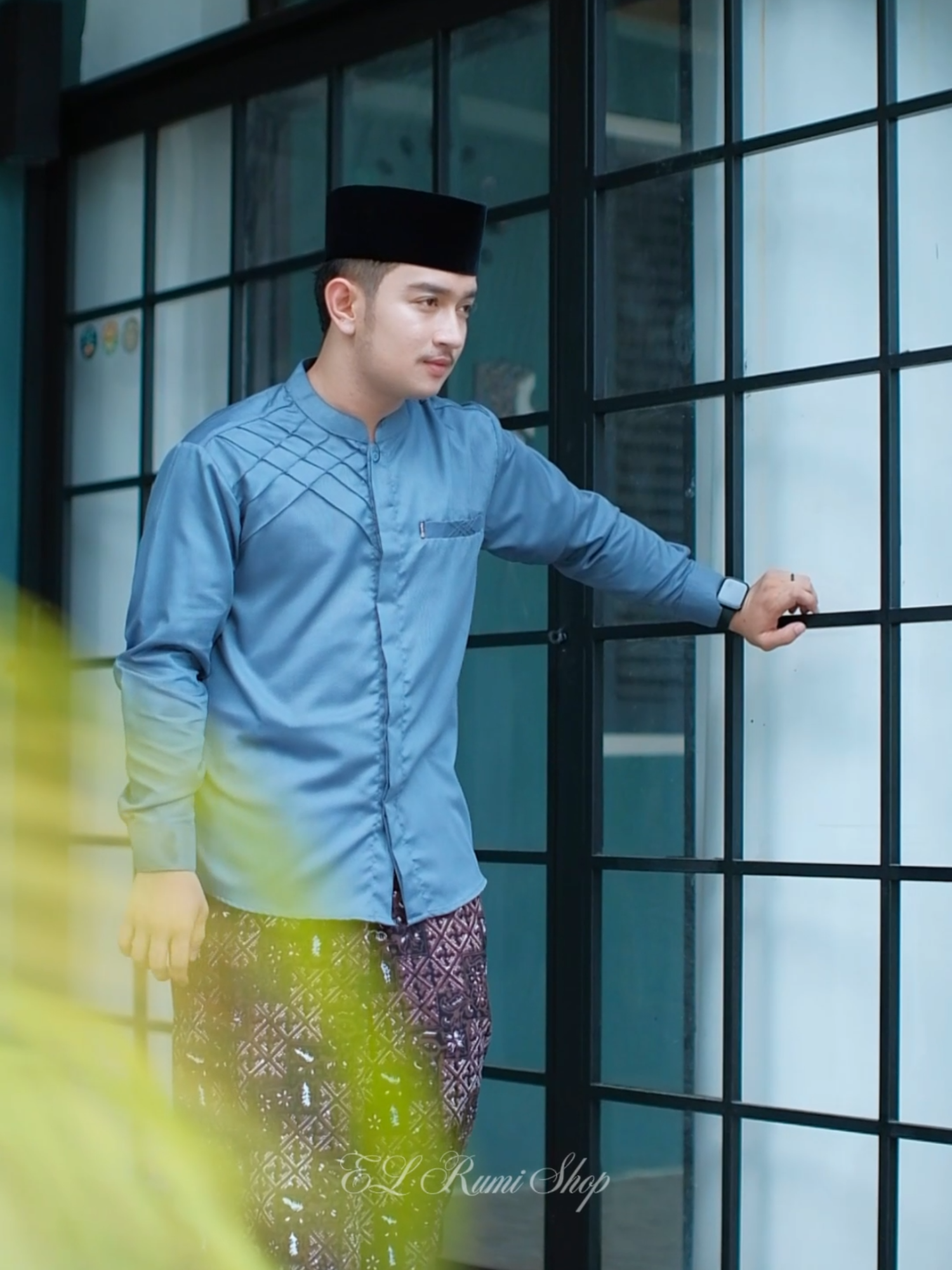 Orang sukses itu peduli penampilan. Mulai dari hal kecil: baju yang rapi & nyaman.  ✨ El Rumi, pilihan pria bijak. Klik keranjang sekarang! #specialgajianmay #wibgajian #fashionmuslim #elrumishop #elrumi #Kokoelrumi #KokoPriaModern #elrumistyle