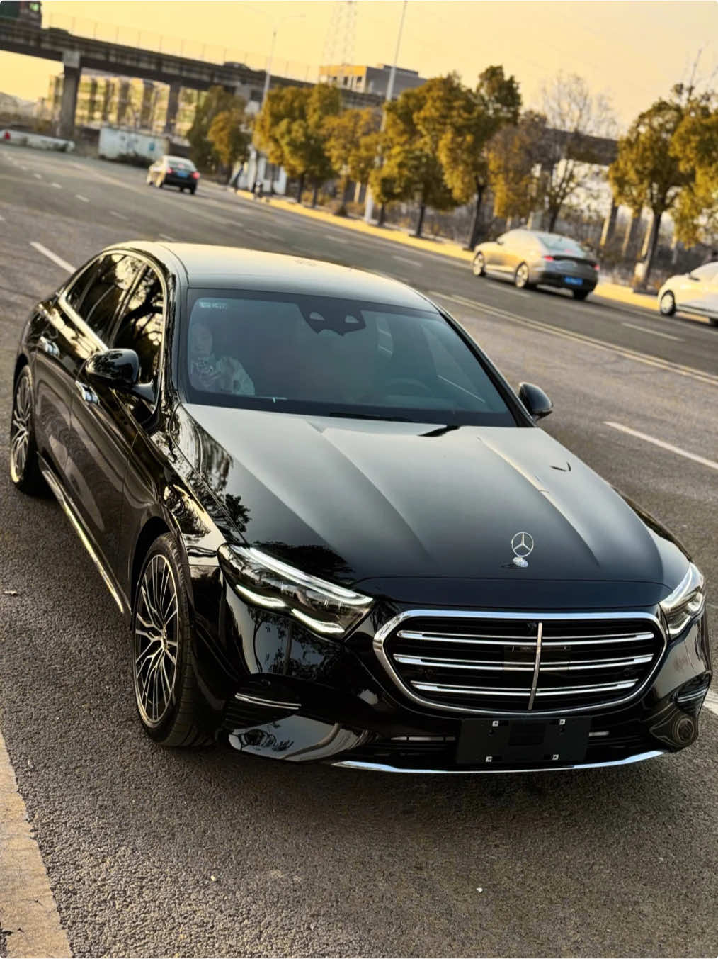 Introducing the Mercedes-Benz E300L: where bold design meets intelligent luxury. With its long-wheelbase design and seamless performance, this executive sedan offers an elevated driving experience. Discover the E300L — the pinnacle of Mercedes-Benz comfort and style. #mercedes #zondabow 