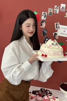 Wonyoung x New Balance  น้องวอนยองได้ดีลแบรนด์ใหม่เพิ่มอีกแล้วๆๆ 🐰👟 #Wonyoung #JangWonyoung #IVE #아이브 #장원영 #newbalance 