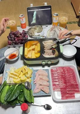 🍲 Lẩu thì nóng, người thì thương. 🫶 Ăn cùng người yêu, thêm một chút ấm áp cho ngày thường. ❤️ @Qson2k2408 #LẩuTìnhYêu #MukbangCặpĐôi #ẤmÁpBênNhau
