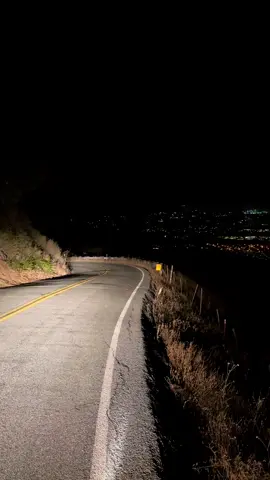 #views #fyp #explore #viewpoints #sightseeing #viral #latenight #mountain #moon #cityviews 