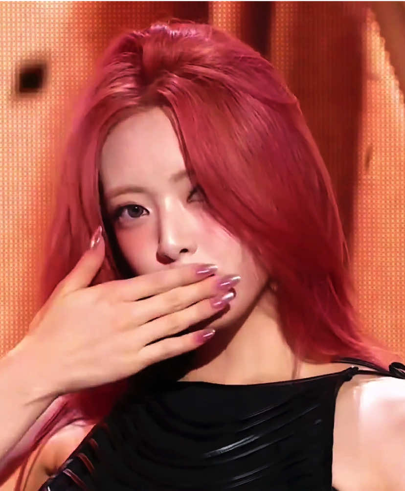 yuna for gwbg at music core today!! 💗💗💗 #girlswillbegirls #yuna #itzy #gwbg #유나 #있지 