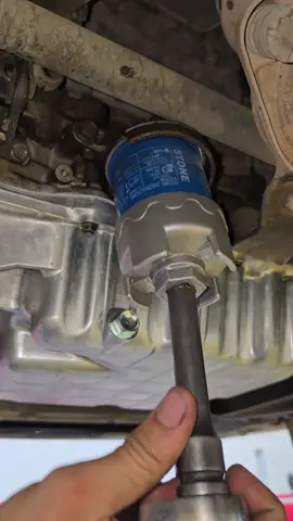 oil filter changing trick  #automotive #DIY #mechanic #usa🇺🇸 