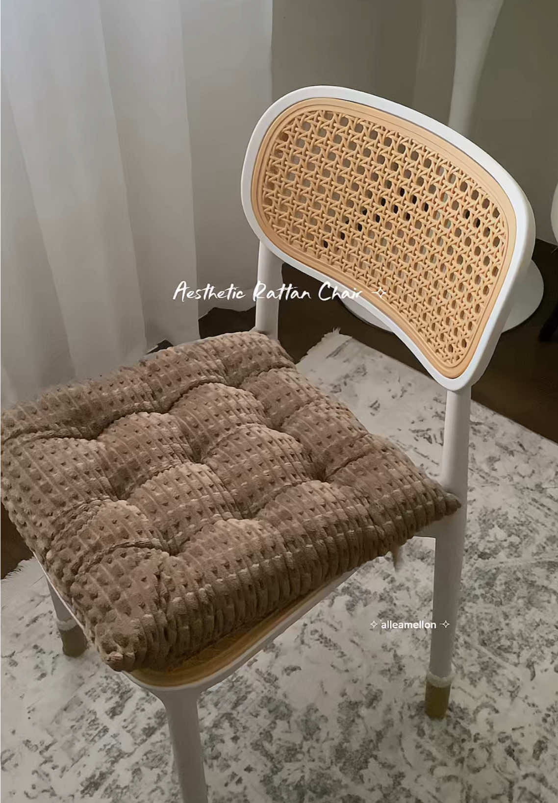 Replying to @TheaRose' ‧˚ ☁️⋅♡𓂃 ࣪ ִֶָ☾. pov: you got yourself a beautiful plastic rattan chair and wooden table 🤎✨ #rattanchair #studytable #chairrattan #kerusirotan 
