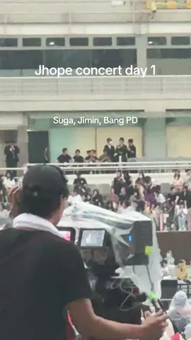 Curiosity got the best of me. I had to stalk a little #bts #festa #jhopeconcert 