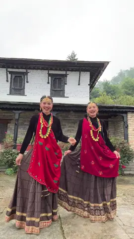 8 mahina paxi sangai nachiyo 😇👯‍♀️@DEepa #trending #fyp #deepadamanta #dance #nepalitiktok #song 