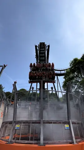 Queue times - advertised vs actual at Alton Towers on Friday the 13th 😲🎢 @Alton Towers Resort #fyp #trending #rollercoaster #themepark #altontowers 