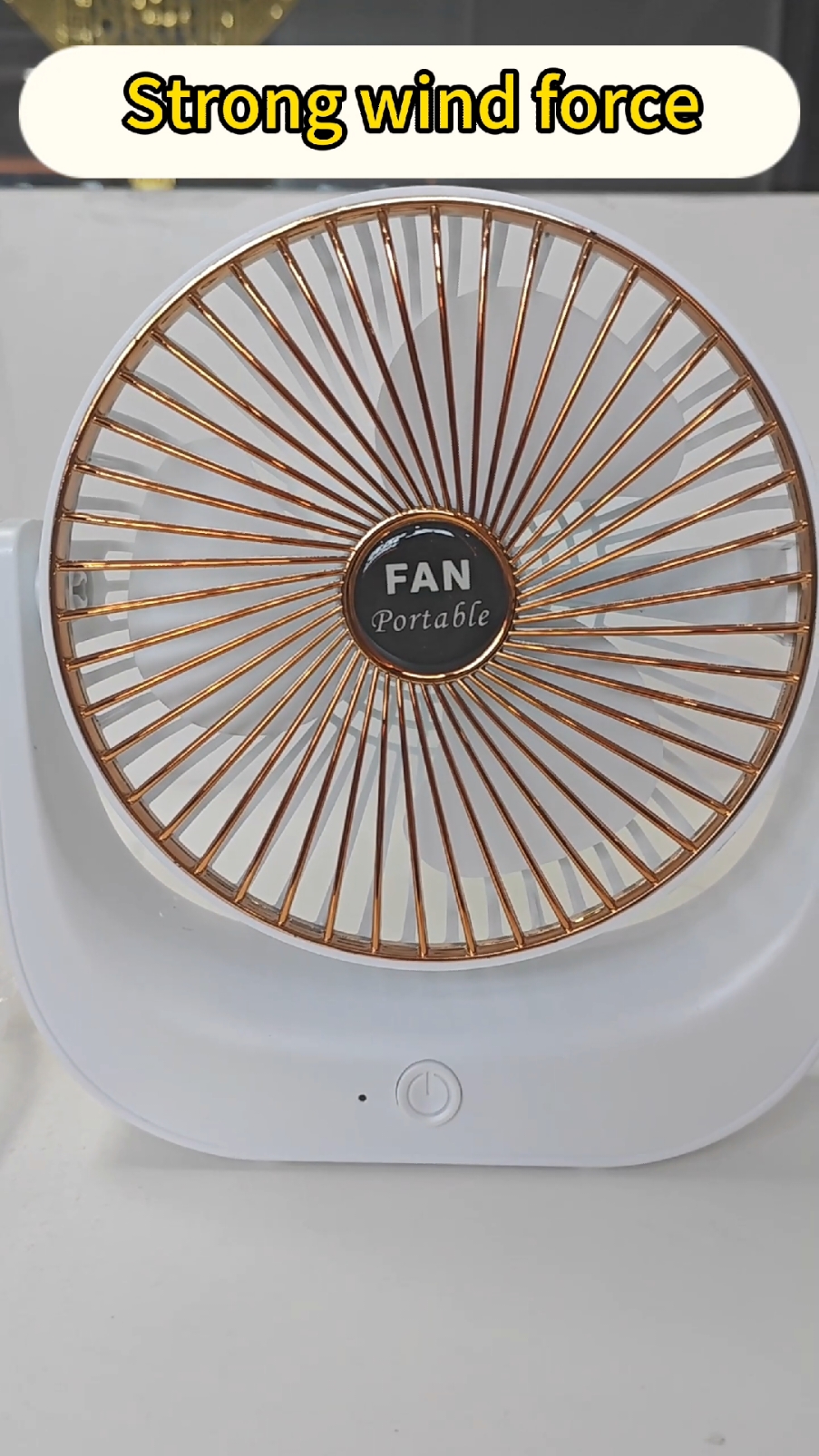 This portable desktop fan features three adjustable speed settings,180°rotation, powerful airflow, and quiet operation, along with a two-year warranty. Please feel confident in your purchase!#minifan #fan #deskfan #usbfan#portablefan #school 