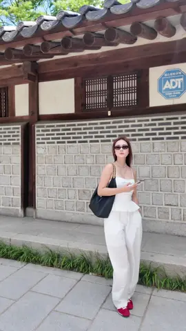 Nếu như khoảng cách giữa a và e là 1000 bước Thì e xin bước về nhà, nhà bao việc 😜 #huyenlizzie 