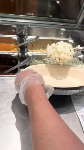 I love working at chipotle 🤩 #chipotle #chipotlebowl #chipotleburrito #chipotlehacks #chipotleemployee #chipotleworker 
