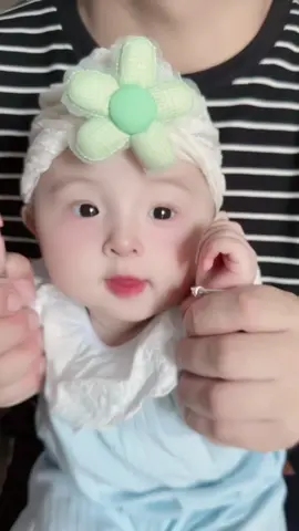 Tối nay con đc đi ăn buffe nè #lovebaby #baby #embedangyeu #begaidangyeu #embe #foryou 