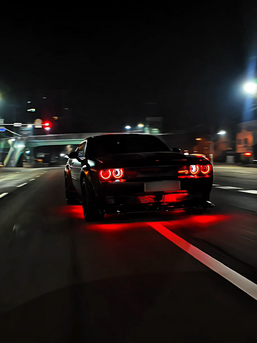 Dodge challenger red devil 😈  #cars #차쟁이 #mycar  #dodge #korean #닷지챌린저 #carlifestyle #dodgechallenger #srt #hellcat #america #머슬카 