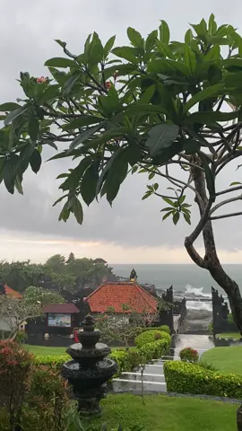 Tanah Lot Dengan Vibes Hujannya.#tanahlot #bali 