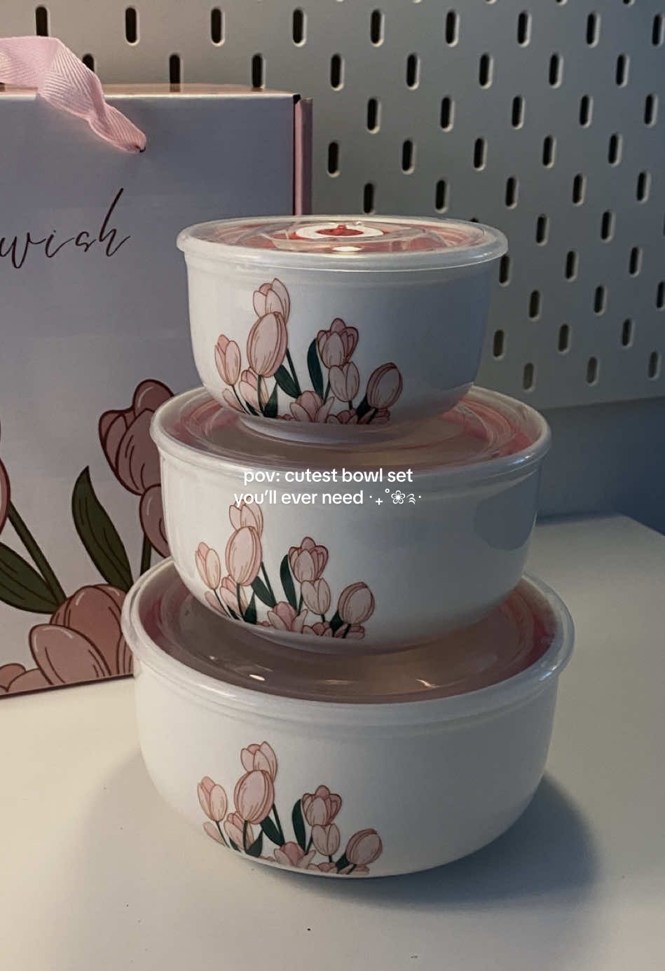 sesuai sangat untuk bagi gift to your loved ones or upgrading ur kitchen with this aesthetic bowl set! Cantik sangat ‧₊˚❀༉‧₊˚.  #ceramic #aestheticbowls #giftbox #giftboxmurah #hadiahmurah #ceramicbowl 