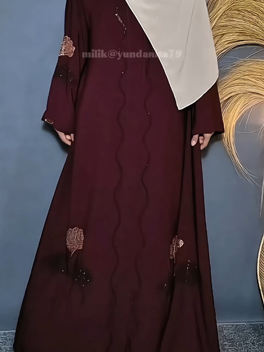 Masya allh pnts sllu jadi rebutan😭trnyata scntik ini... grcep diorder sblom khbisan. #abaya  #abayastyle  #abayagirls  #abayafashion  #abayaouter  #outfitmuslimah 