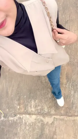 Gemes bgt mau pake rok/jeans ttp cantik Evi vest🫠🫶 #vest #blazeroutfit #ootdhijab 