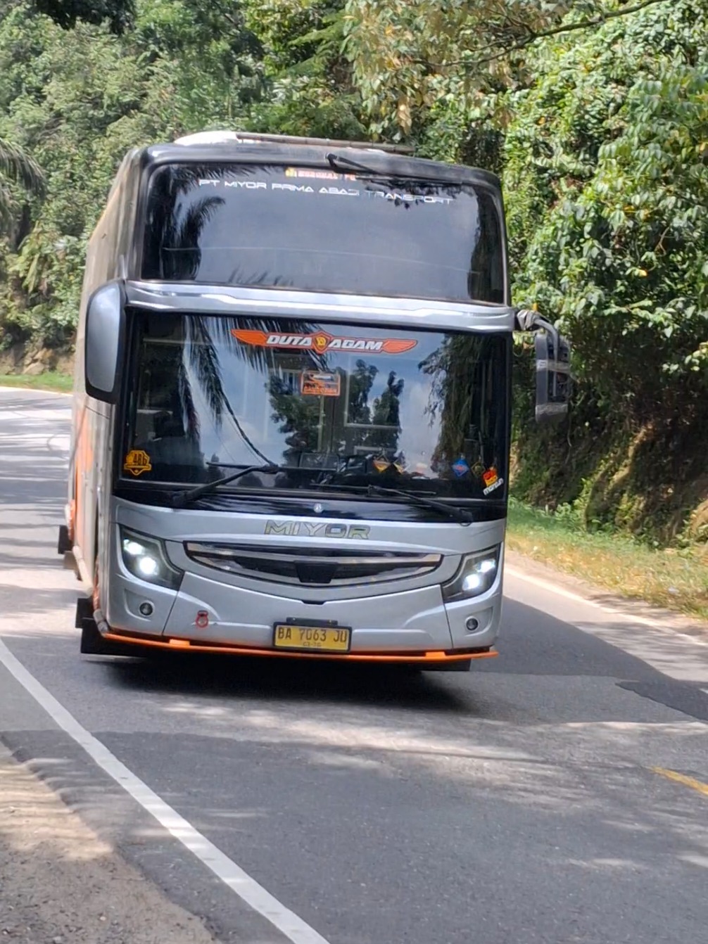 siapa nihh yg suka ngeliatin bis lewat #fypp #miyor #palala #alhijrah #mpm #bussumbar 