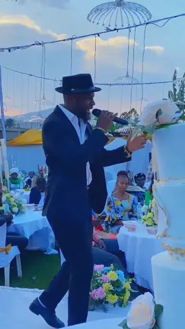 #mariage #decor Fumigène disponible pour rentrer vos soirées plus décoratif ...  avec l'artiste Mr.