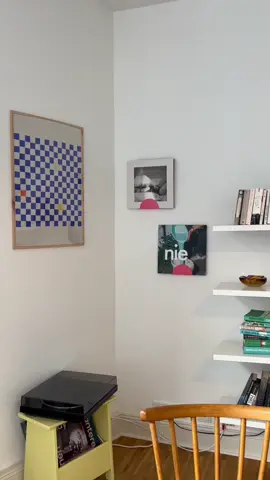 Wir haben die BEGRIPA Türgriffe bei @IKEA Deutschland mitgenommen & sie als Schallplatten-Halter verwendet! 💖⭐️💿 #ikeahack #DIY #interiordecor 