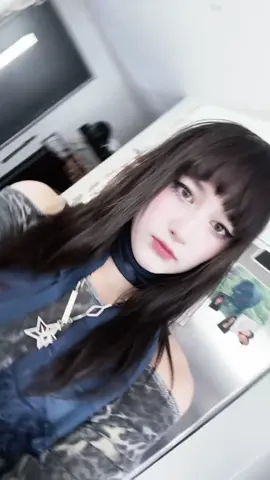 la till halsduken och min outfit blev mer cute 😼 #OOTD #whimsigoth #whimsy #emo #fashion #alt #09 