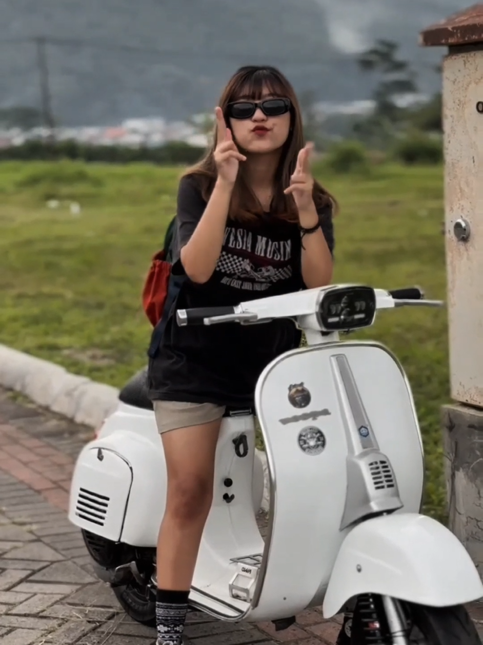 Kalah mulus karo idamane arek arek #fyp #fypシ #vespa #vespapts #pts100special #vespaindonesia #vespaclassic 