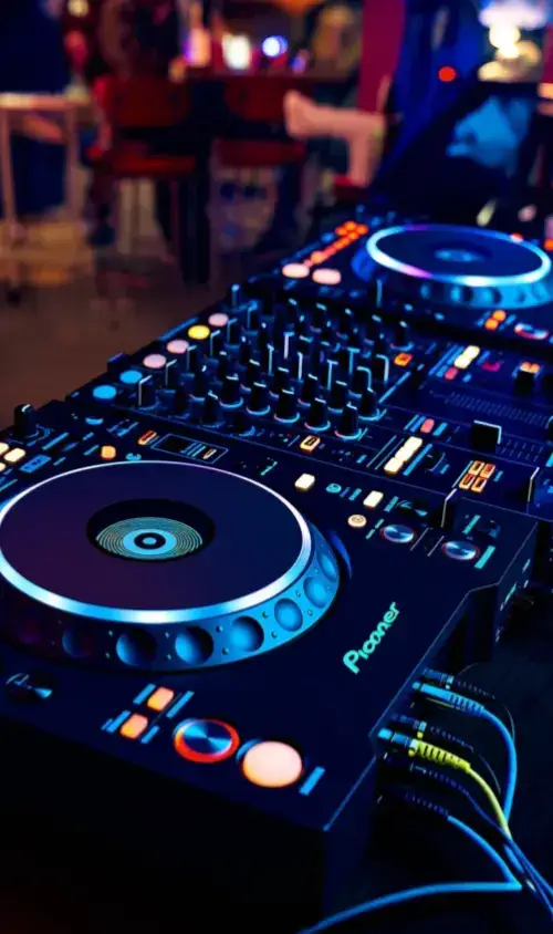 24 phút – không dài, nhưng đủ để cảm xúc lên tới đỉnh. Từng giây, từng nhịp đều đập đúng tim – từ lúc intro vang lên đã thấy “một vibe lạ”. Track này không cần lời hoa mỹ – chỉ cần bạn bật lên là tự hiểu vì sao mọi người replay hoài không chán. Cảm giác như từng tiếng bass đang chạm sâu vào bên trong, khiến bạn chỉ muốn thả mình theo từng nhịp drop. #24phut #nhiptunggiay #remixcuonqua #nhacvietremix #tiktokmusic #tracktrend #feelthebeat #vibengayvaalways #vinahousevn #nhachaymoingay #cuonlamanh #tiktoktrend2025 