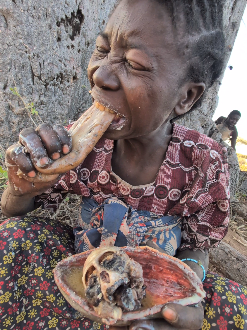 wow that's incredible delicious Meal 😋😱😳 Amazing Beautiful girls Eating traditional food #animals#culture#traditional 