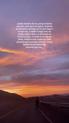 Donde voy, dejo huella. No necesito fingir ni competir, porque lo que soy habla por mí. No tengo vicios, pero sí valores; no busco plata, pero genero cariño. La gente se encariña conmigo por lo que hago y por cómo vibro. Nunca dudo de mí, porque sé el potencial que llevo dentro. #viralvideos #motivation #amor #fypシ゚ 