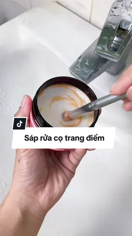 Rửa cọ trang điểm bằng cách này thích thật mấy bà ơi #xuhuongtiktok #xuhuong #trinhnoitro #sapruacotrangdiem 