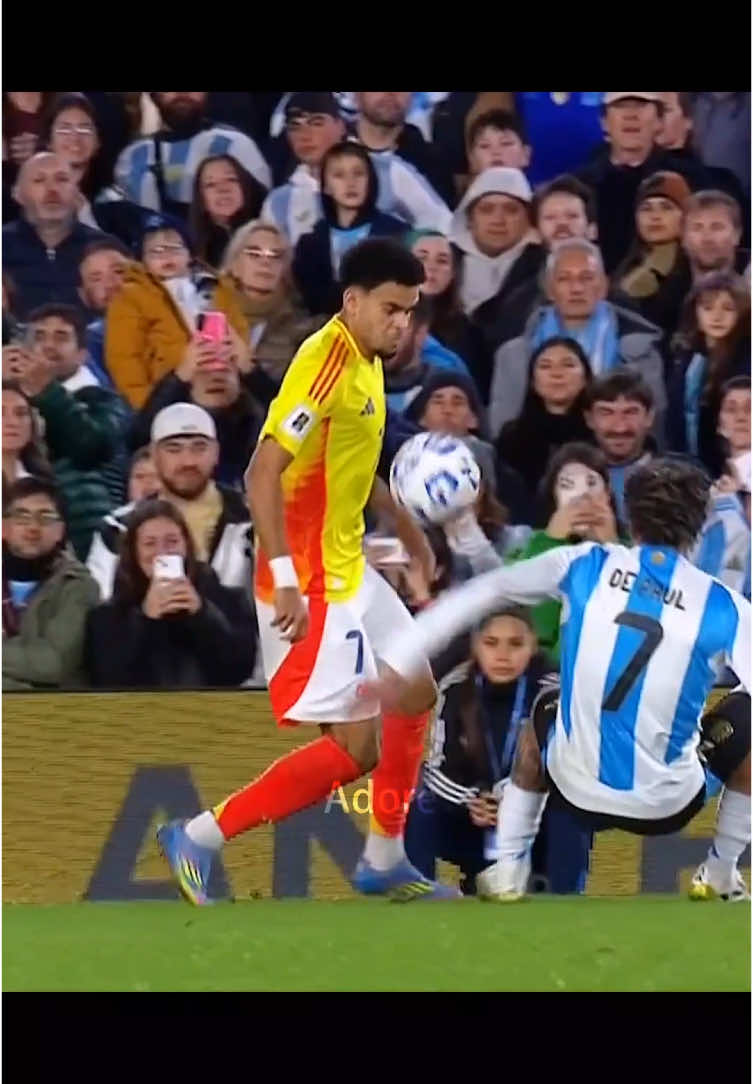 Luis Diaz magic skills #football #luisdiaz 