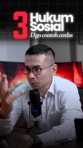 🎯 “Mau jadi trader? Atau apapun profesinya… Ini hukum sosial yang gak bisa lo hindarin.” 🔥 Gue bongkar ini karena sekarang banyak orang ngejar uang, lupa jadi orang. Bukan gak boleh cari cuan… Tapi kalau karakter lo kosong, lo bakal hancur sendiri. 📌 Value itu bukan gaya. Value itu karakter lo pas lagi gak dilihat siapa-siapa. 💬 Ingat ini baik-baik: Orang yang cuma fokus jangka pendek, bakal dikalahin sama yang invest ke karakter. #FYP #HukumSosial #MindsetTrader #DeepTalk #MentalitasPemenang #ValueOverMoney #THIResearchCentre #rhevafarouq #traderhebatindonesia 