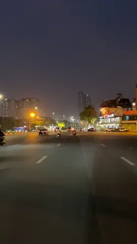 Thật xót xa.. Khi tất cả những nỗi đau đều chỉ được đền bù bằng một lời xin lỗi.. #🥲 #hanoivedem❤️ #langthanghanoi #nhạchaymỗingày 