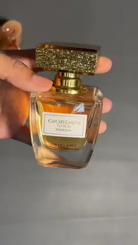 Emang sesuai sama harga si ya enak polll #parfumgiordanigoldessenza #parfumviral #parfumelegant #parfumereccomended #afilliatemarketing #masukberandafyp #fypシ゚viral #masukberanda 