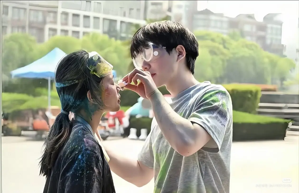 “以后还会有很多个夏天， 但再也不会有那个属于我们的夏天了。” -Sau này sẽ còn rất nhiều mùa hạ khác, nhưng sẽ không còn mùa hạ nào như mùa hạ năm đó của chúng ta nữa.- #txvt #thanhxuan #txvttrungquoc #ngontinh #thoinienthieu #trungquoc #kuaishou #trungquocdailuc🇨🇳🇨🇳🇨🇳 