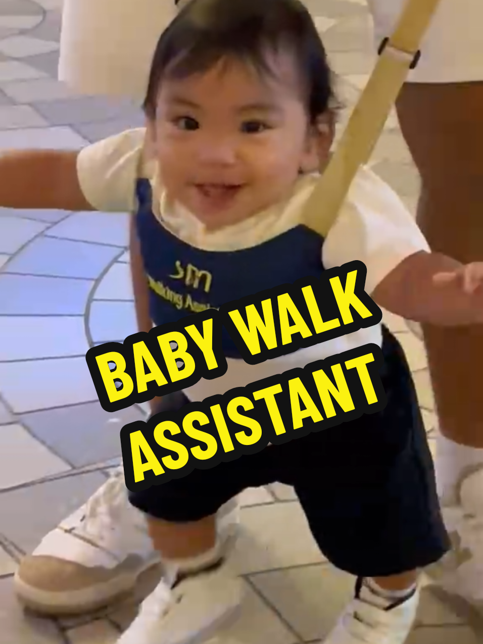 Kung ang baby niyo ay nag-i-start na rin mag-aral maglakad, jusko, isalba niyo yung mga likod niyo at bumili na nito. Super helpful para kay LO and sa iyo mamshie at papshie! check out na 🤗 #babyfinds #babiesontiktok #babywalk #dadsoftiktok 
