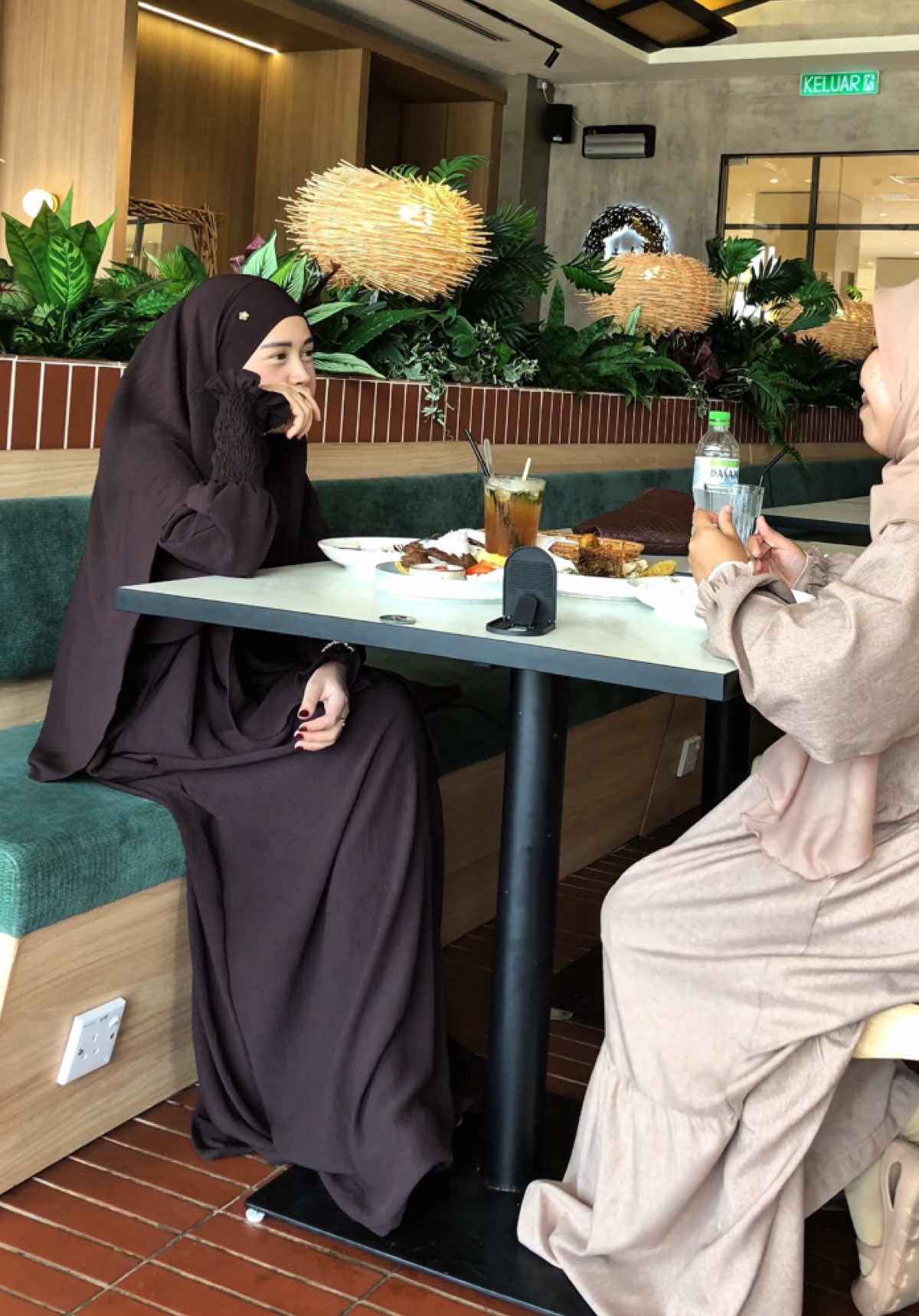 Replying to @ReenaZulkifli🍉 abaya & khimar @Moneisha Exclusive ✨ Dian pakai code chocolate 🤎 #abaya #umrah 